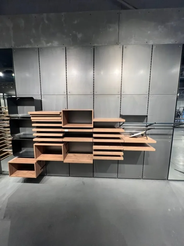 Matériel, agencement et stock d&rsquo;un magasin de prêt à porter (enseigne BLUEBOX)