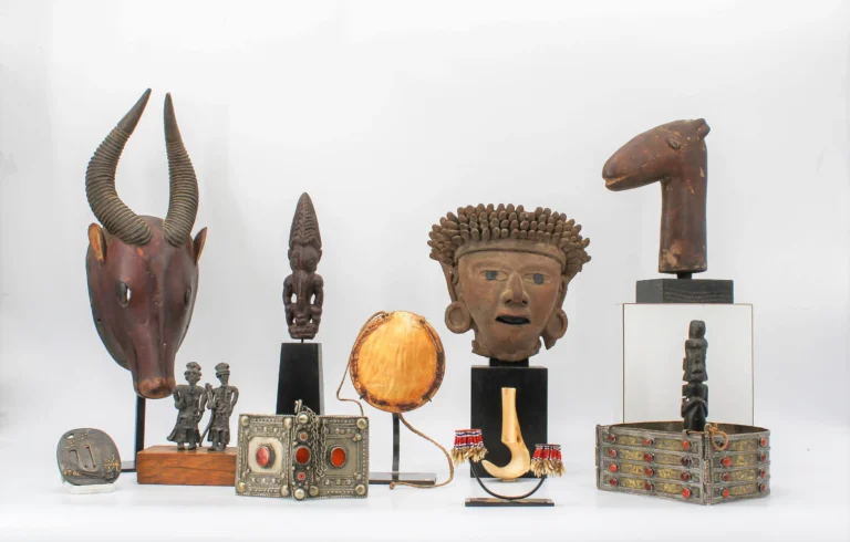 Objets de collection des cinq continents
