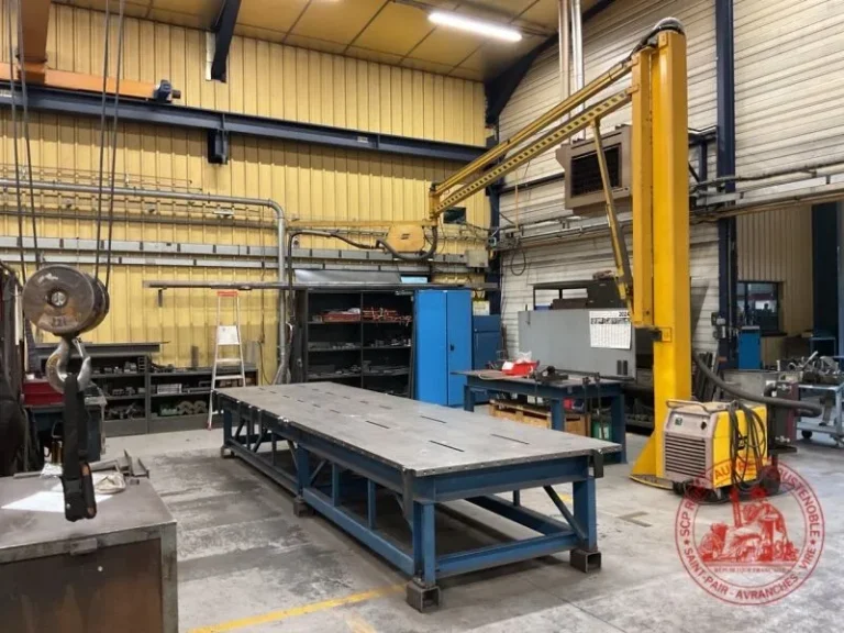 Matériel et stock d&rsquo;une usine de mécanique de précision industrielle