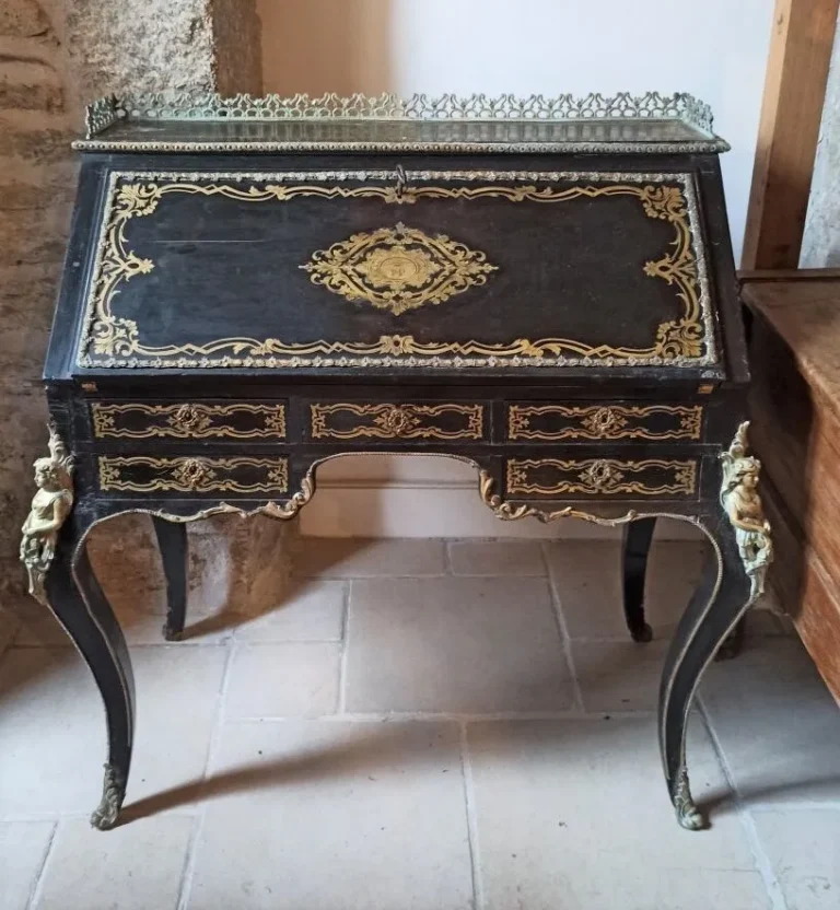 Vente sur place de l’entier contenu d’un magasin d’antiquités